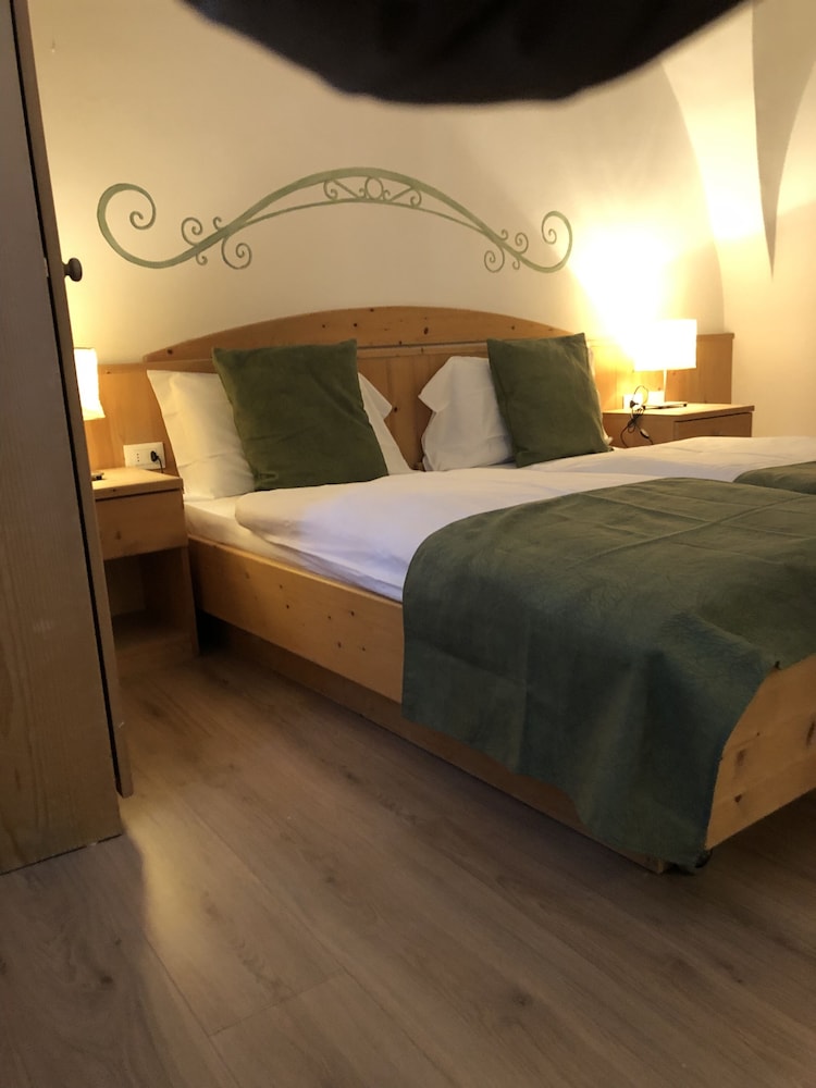 Classic Quadruple Room photo 2