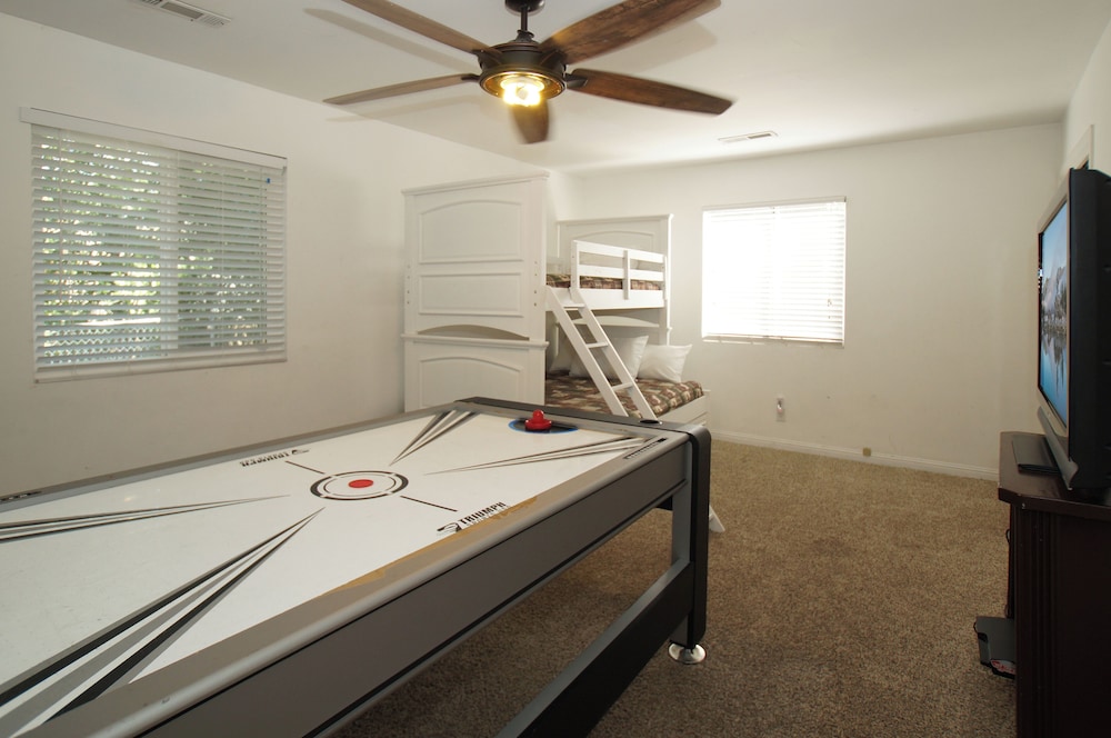 House, Multiple Beds, Patio, Mountain View photo 2
