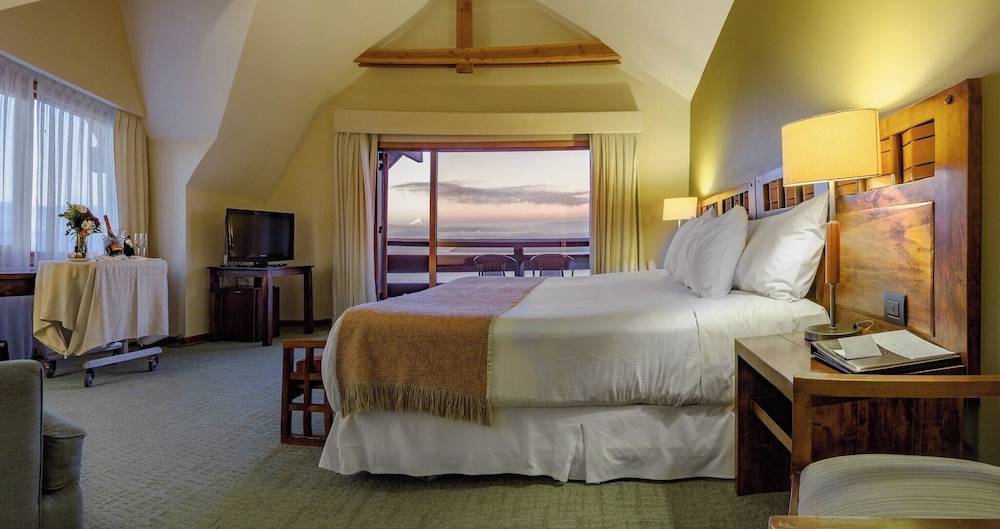 Suite, 1 King Bed, Non Smoking - Photo 2