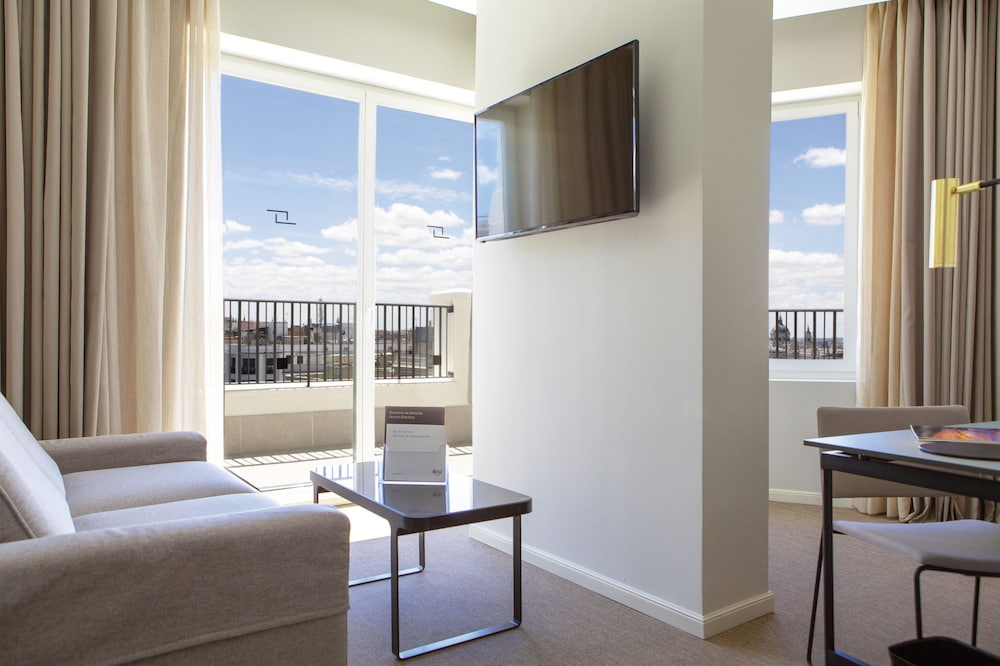 Junior Suite, Terrace thumbnail 6