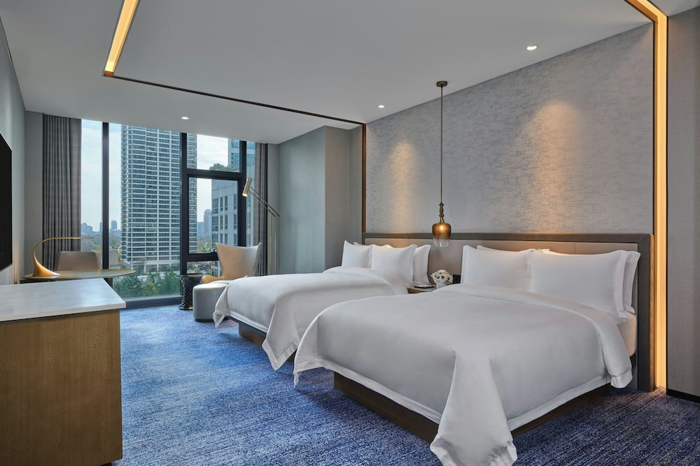 Superior Room, 2 Queen Beds, Park View (Mobility Accessible, Roll-in Shower)