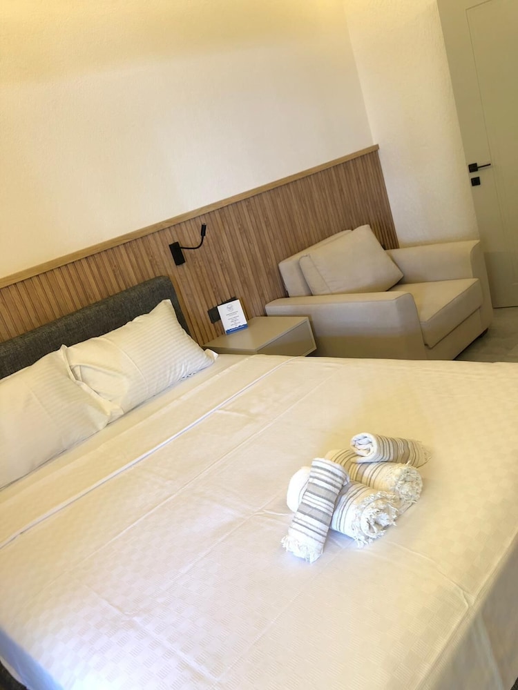 Deluxe Room - Photo 8
