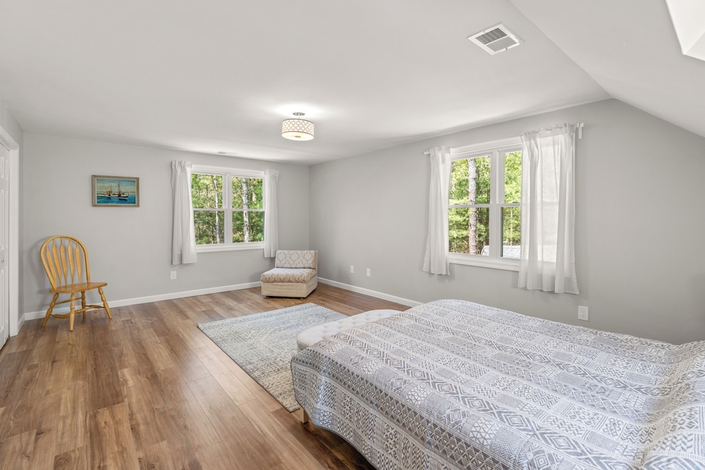 House, Multiple Beds, Fireplace photo 1