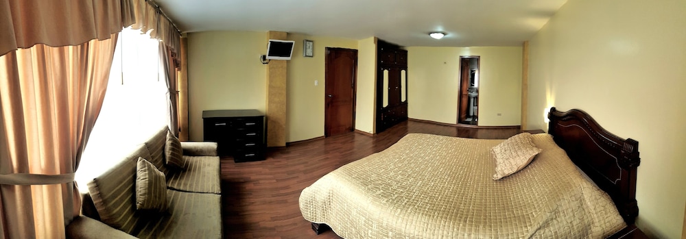 Executive Room, 1 Queen Bed, Annex Building photo 1