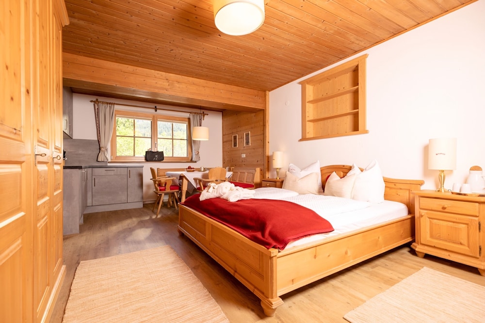 Traditional Studio (2 Persons) photo 1