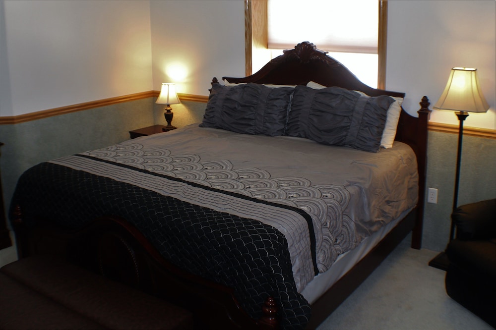 Luxury Suite, 1 King Bed, Jetted Tub