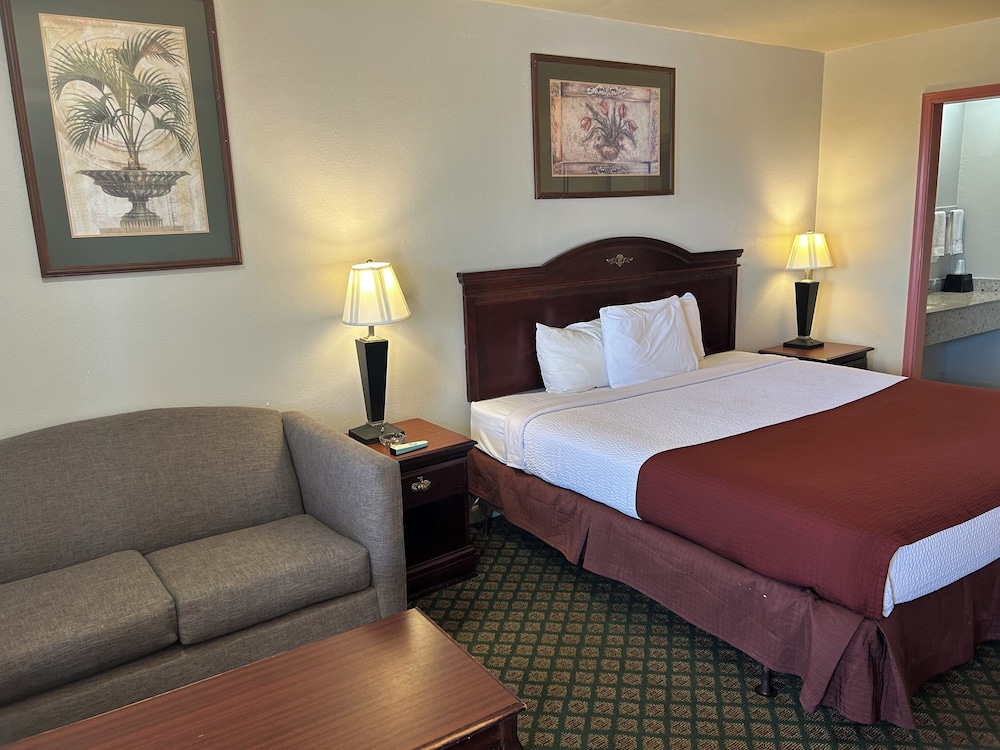 Deluxe Room, 1 King Bed photo 2