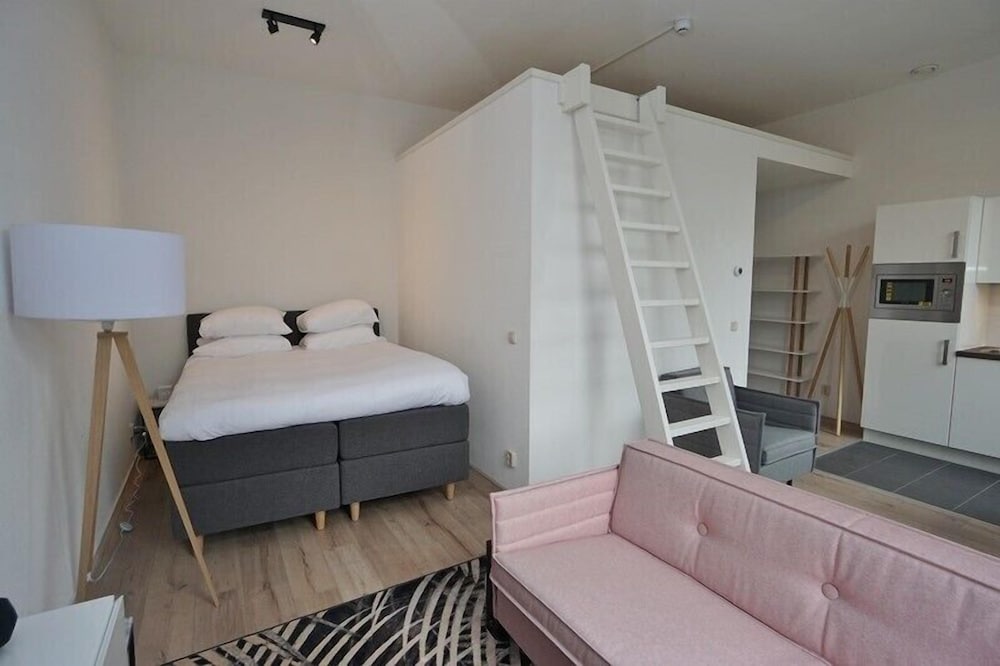 Deluxe Studio Suite