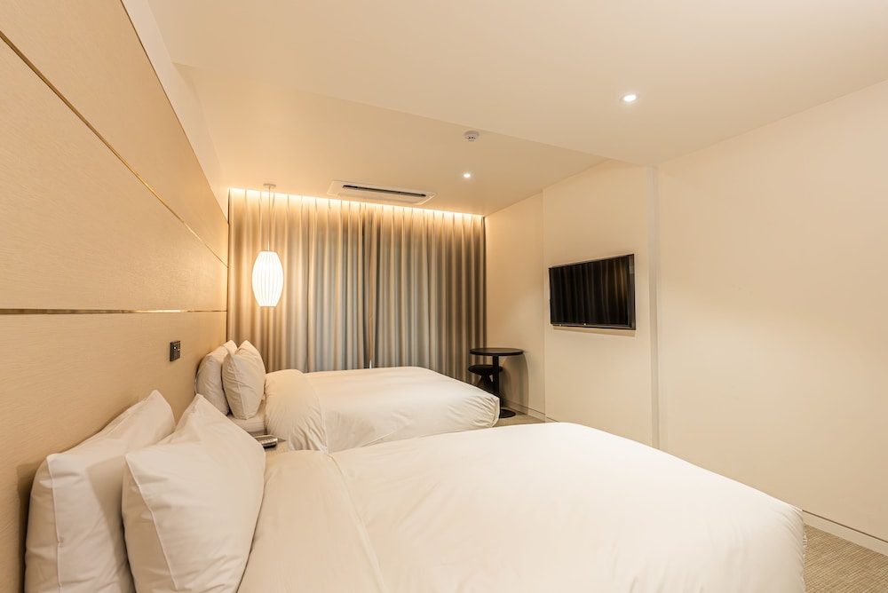 Premier Family Twin Room - Photo 4