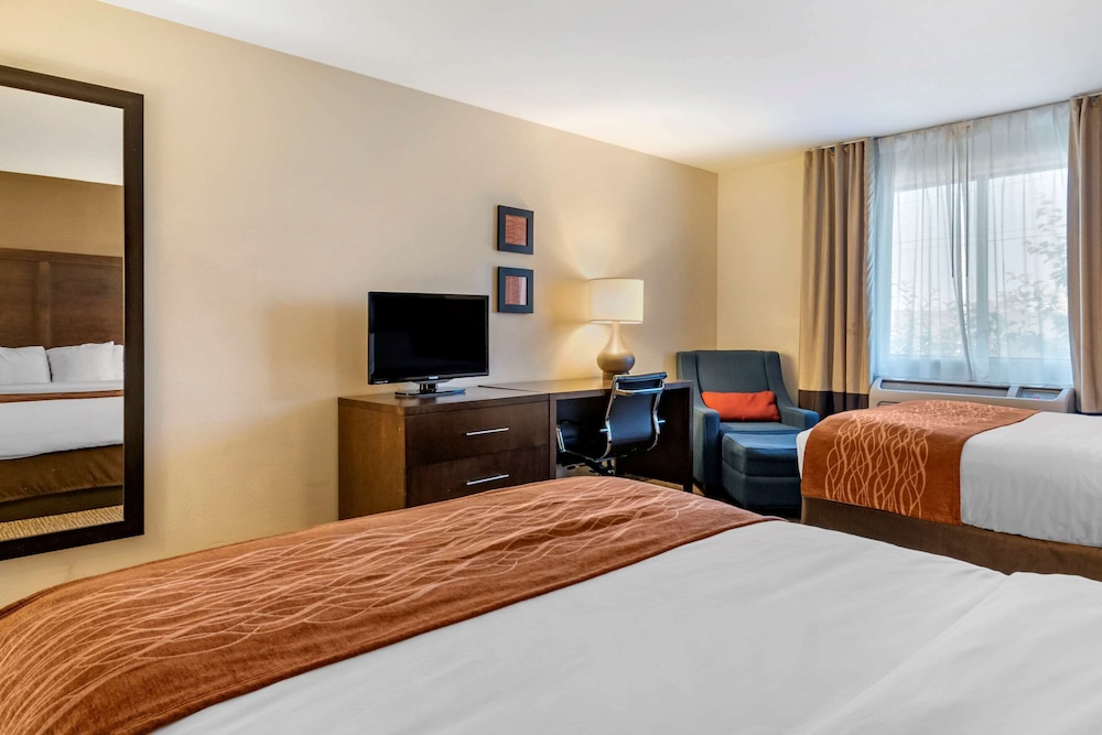 Standard Room, 2 Queen Beds, Non Smoking (Shower Only) - Photo 3