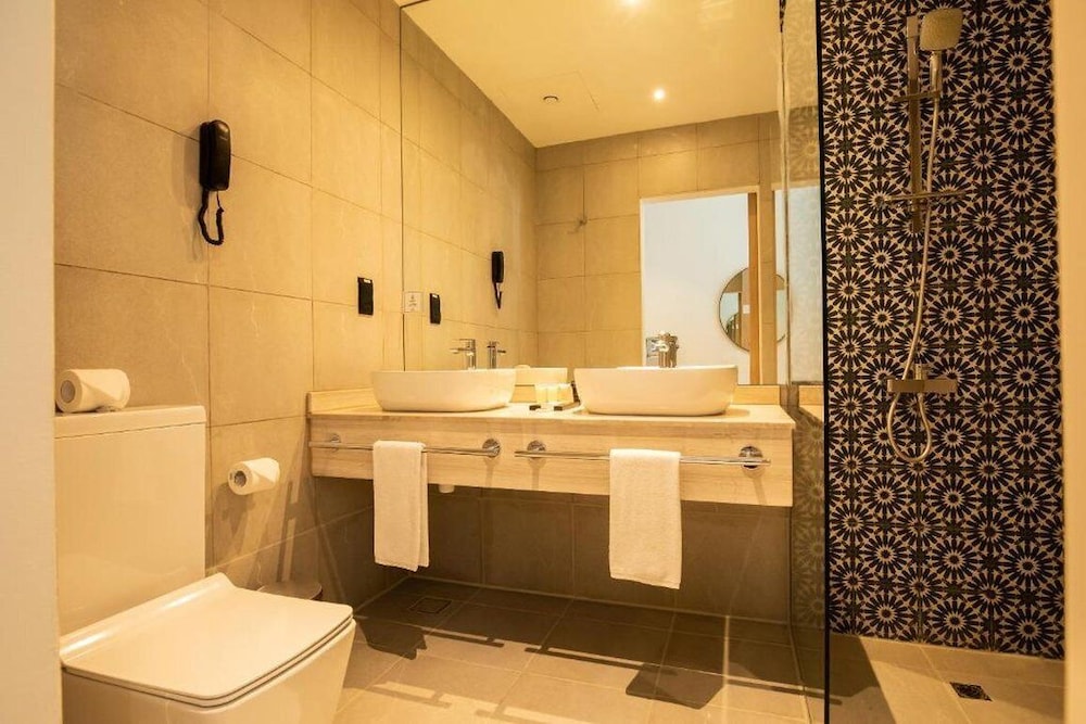 executive twin room ((includes 25% off F&B)) photo 1