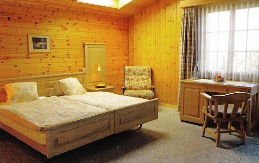 Twin Room, Balcony, Mountain View photo 2