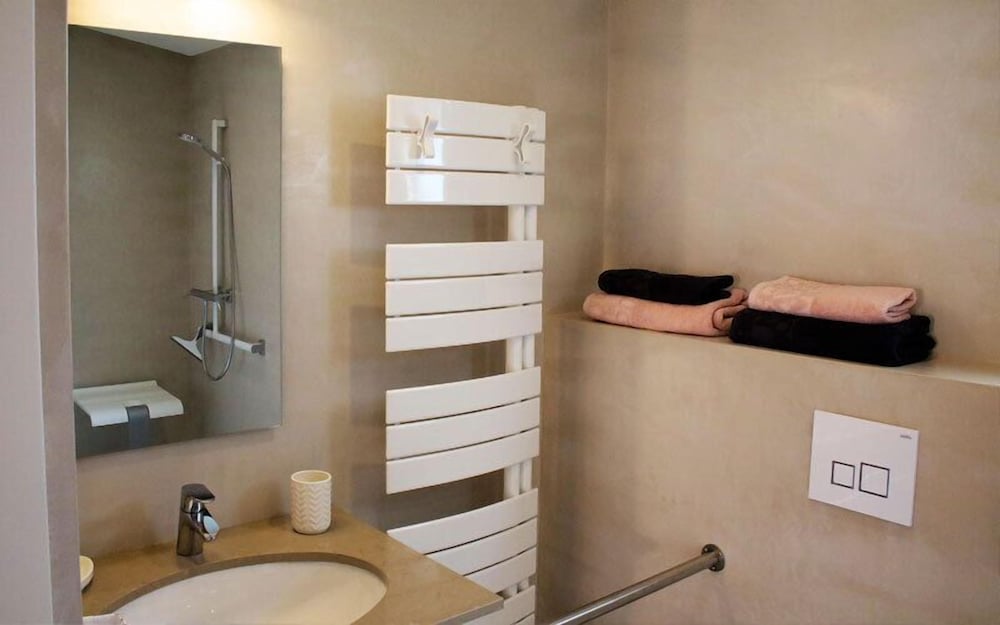 Room (Hellébore) photo 3