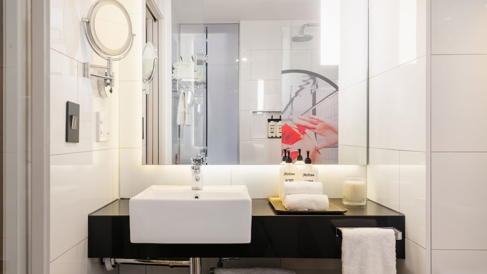 Standard Room, 1 King Bed, Accessible, City View (Corner) - Photo 6