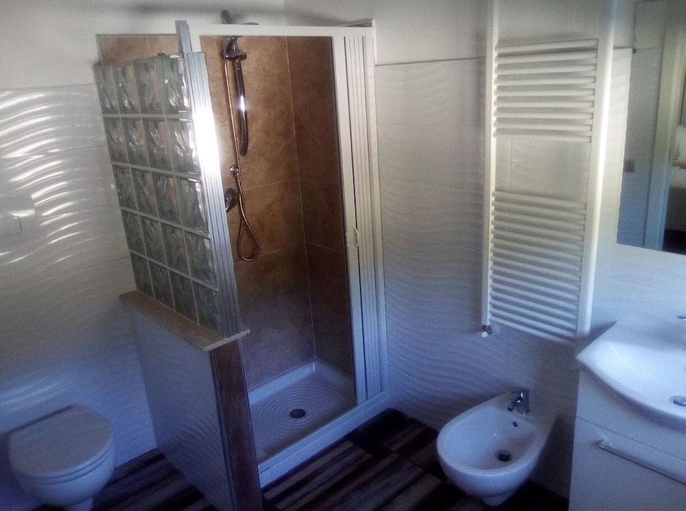 Deluxe Quadruple Room - Photo 3