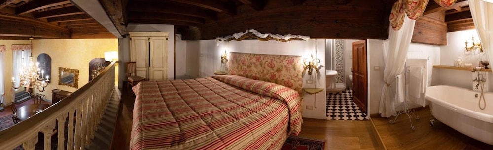 Deluxe Double Room, City View photo 1