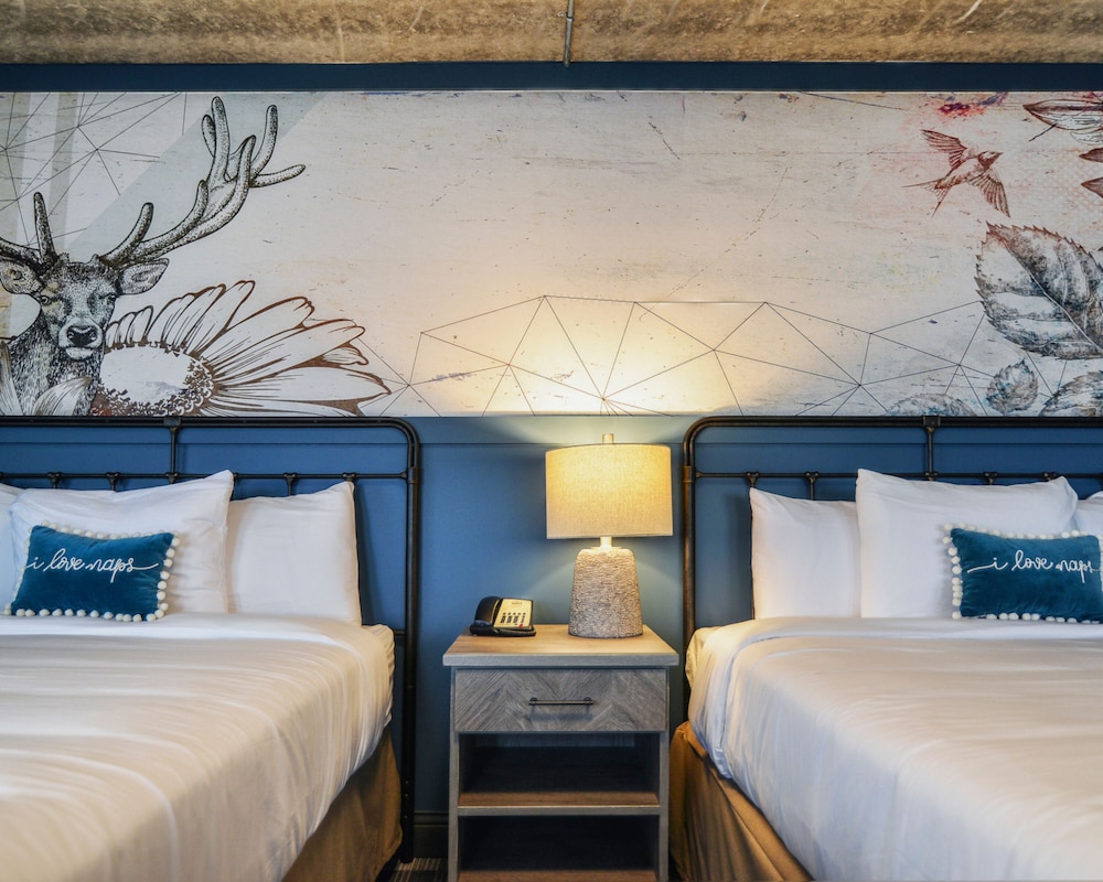 Deluxe Room, 2 Queen Beds, Non Smoking photo 3