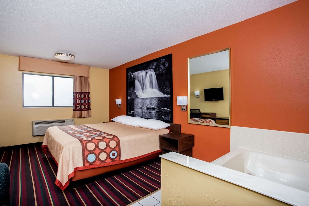 Suite, 1 King Bed photo 3