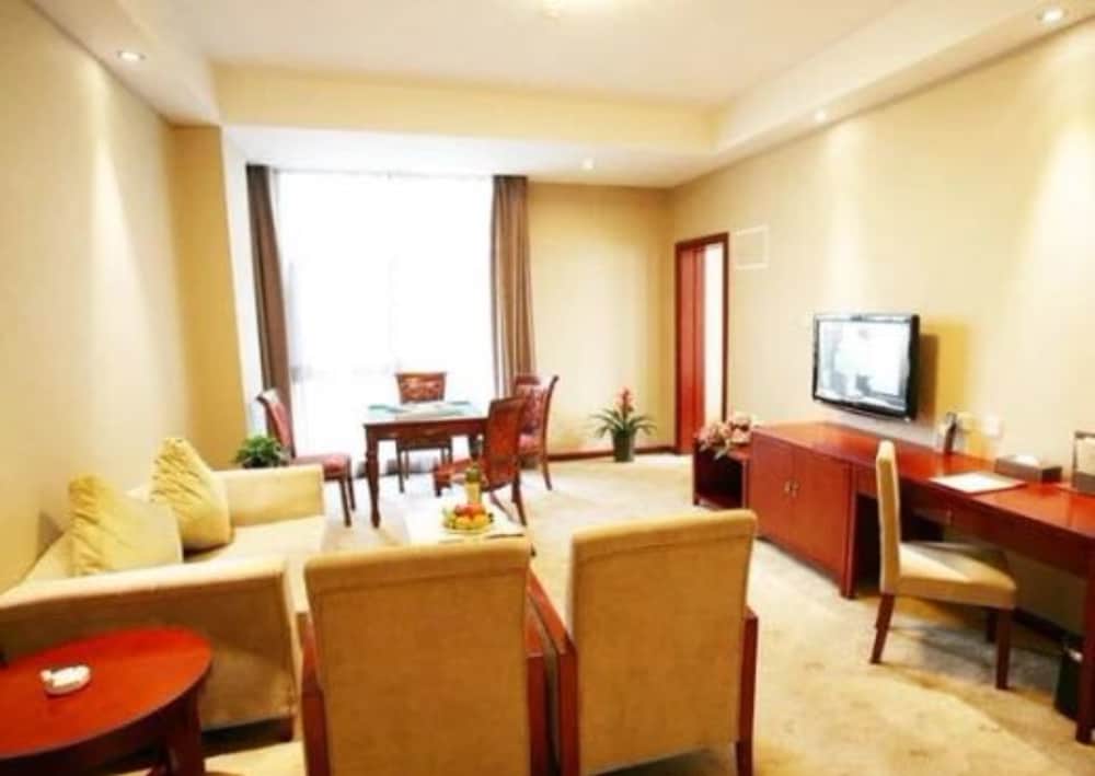 Luxury Suite, 1 Bedroom, Courtyard View