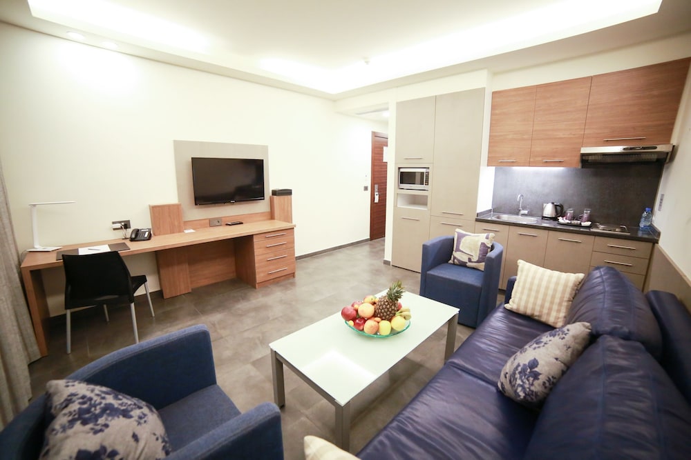 Premium One Bedroom Suite, with Spa Bath photo 2