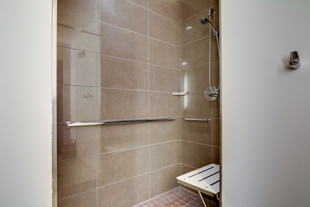 Room, 2 Queen Beds, Accessible photo 2