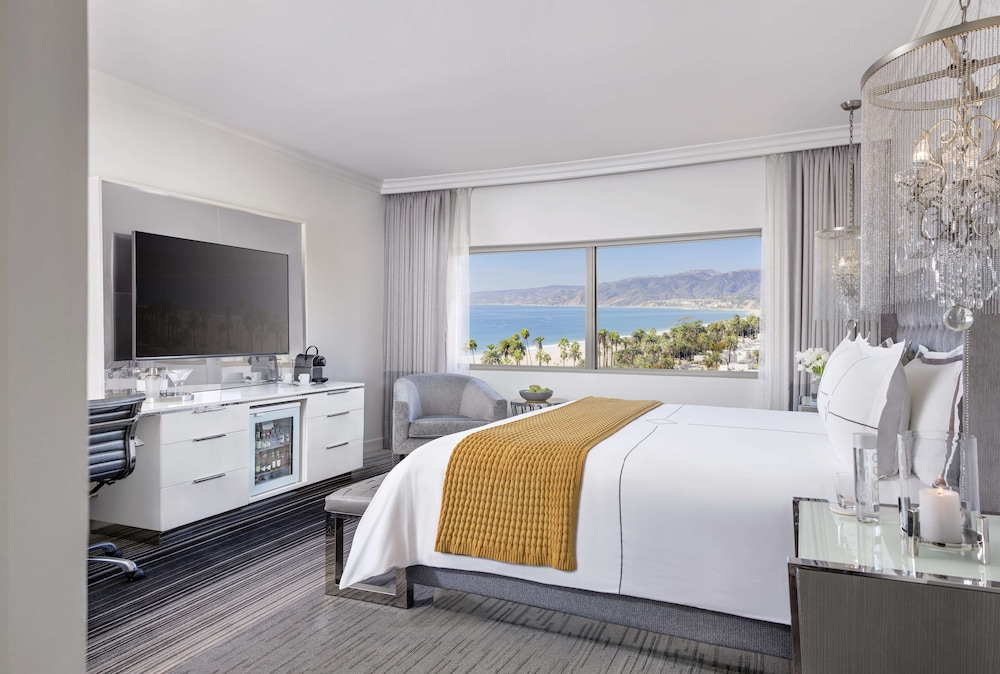 Premier Room, 1 King Bed (Guestroom)
