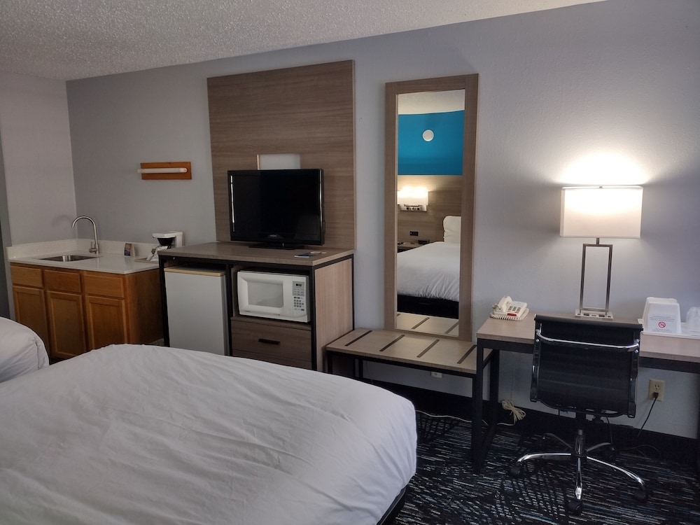Deluxe Room, 2 Queen Beds, Non Smoking - Photo 2