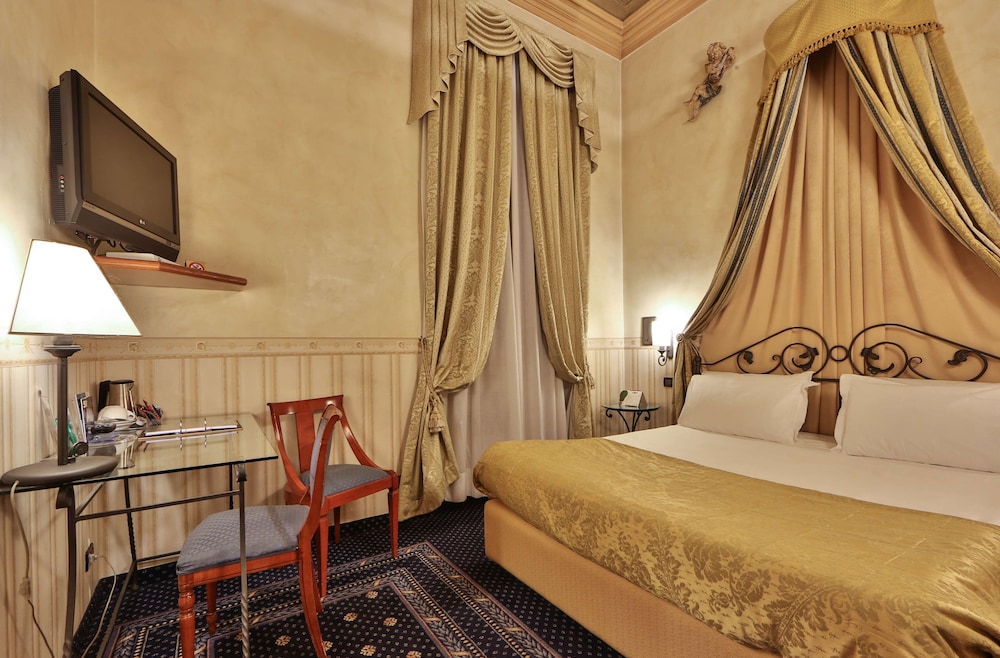 Classic Room, 1 Queen Bed - Photo 1