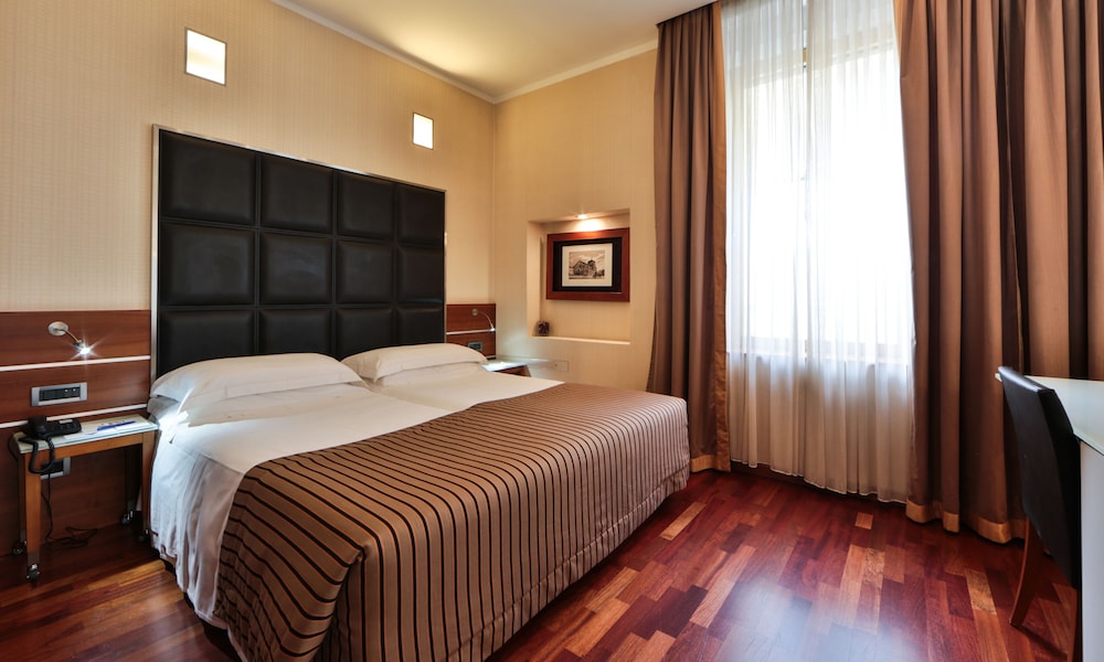 Junior Suite, 1 Queen Bed thumbnail 6