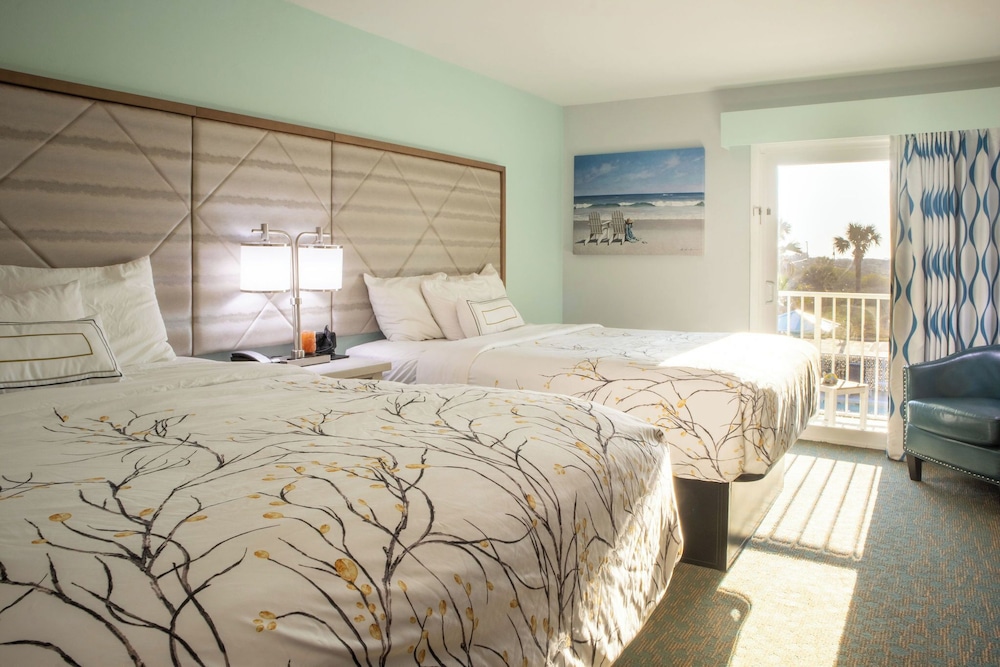 Deluxe Room, Multiple Beds - Photo 38