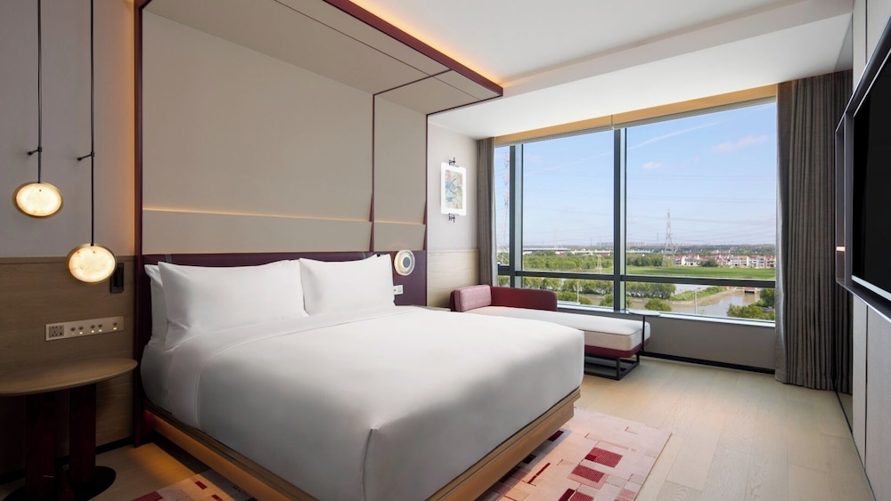 KING DELUXE SUITE
