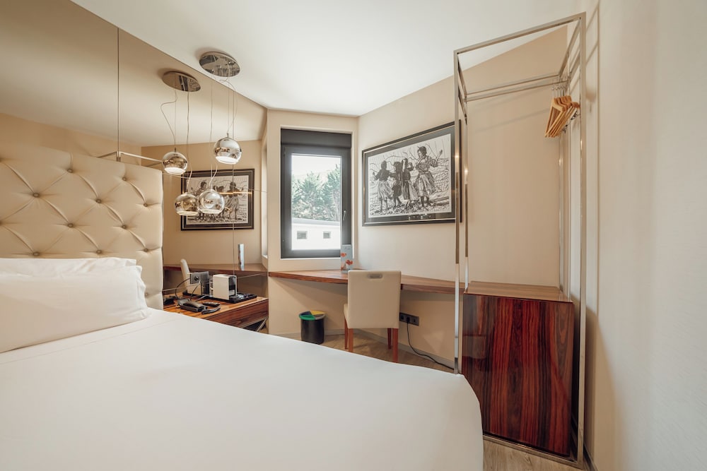 Available room
