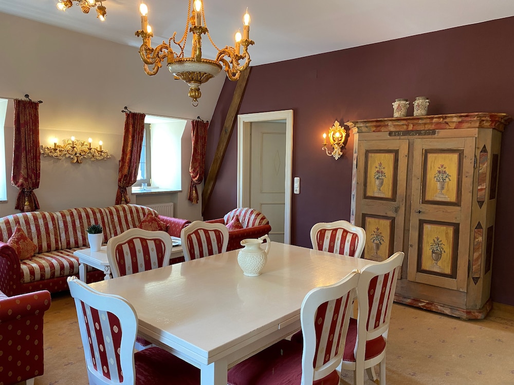Royal Apartment, 3 Bedrooms photo 2