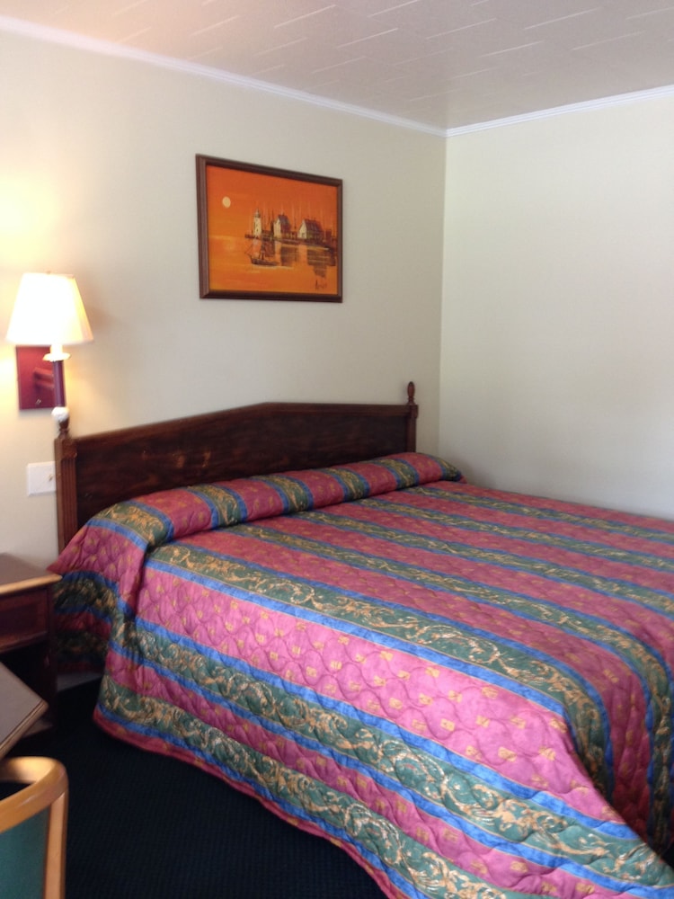 Standard Room, 1 King Bed, Smoking photo 2