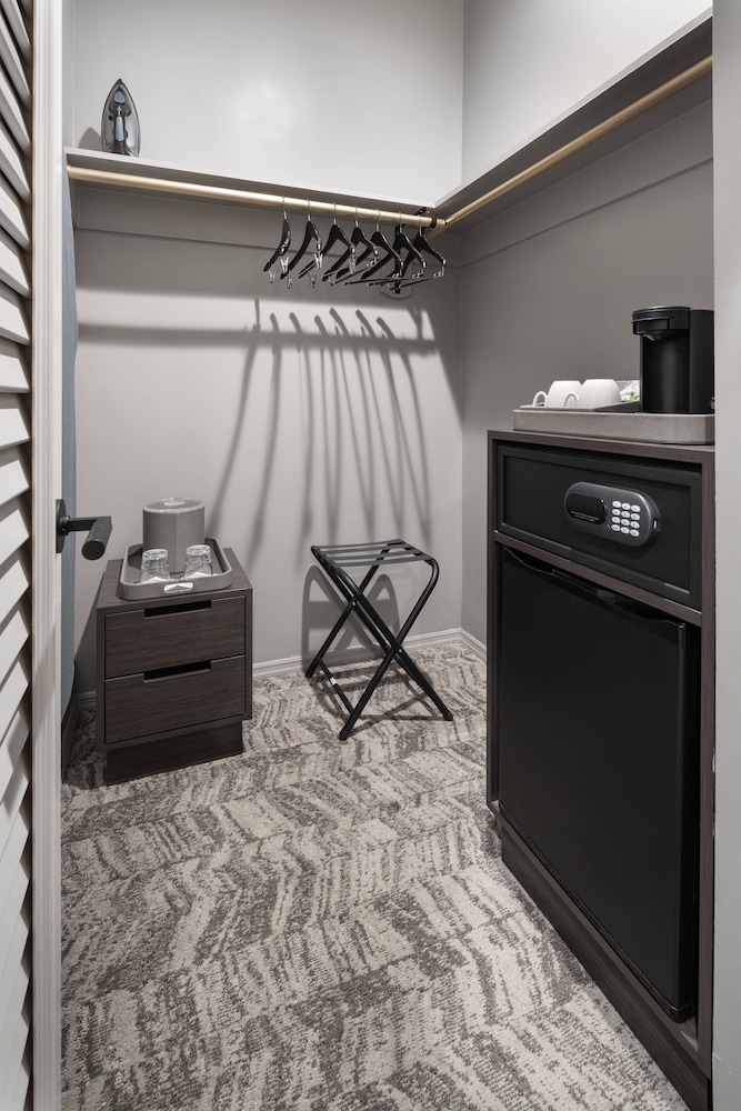Suite, 2 Double Beds - Photo 6