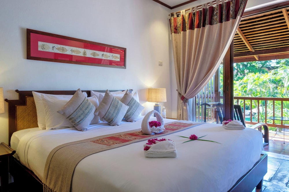 Deluxe Suite, 1 King Bed, River View photo 2