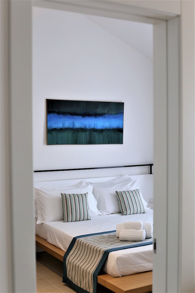 Suite, Partial Sea View (Lateral) photo 3