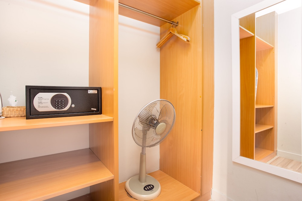 One Bedroom Balcony Apartment - Photo 3