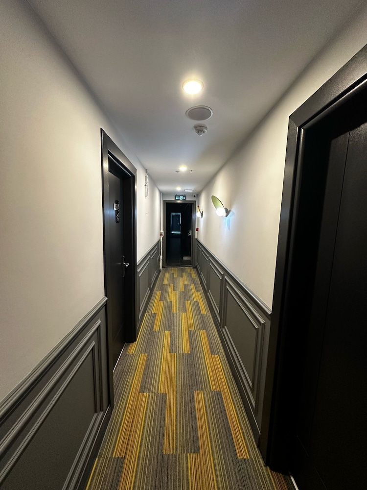 Connected Family Rooms - Photo 6