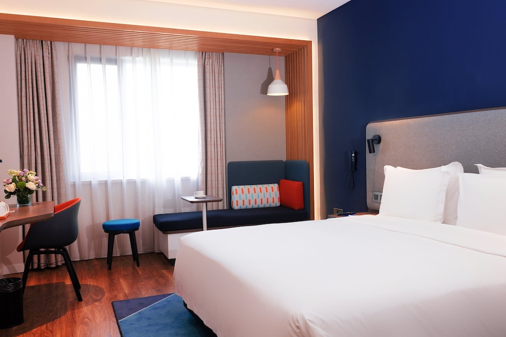 Standard Room, 1 King Bed photo 3