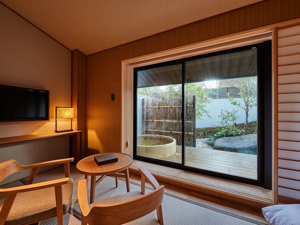 Deluxe Twin Room with Open-air Bath photo 1
