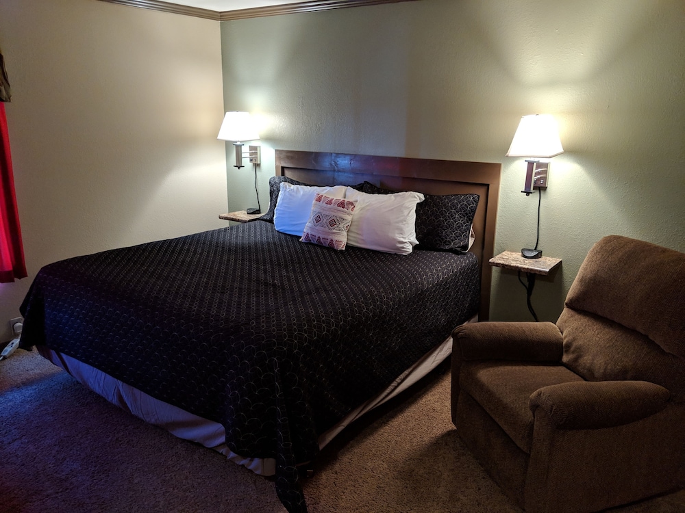 Standard Room, 1 King Bed, Non Smoking (King - Unit 7)