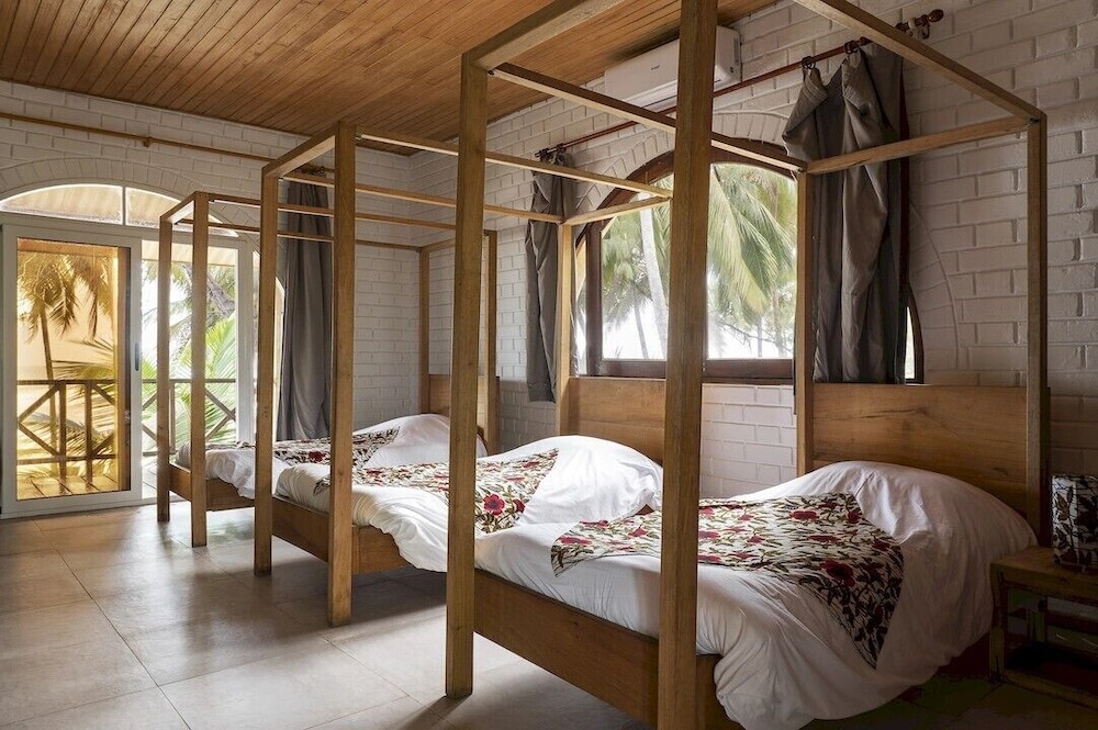 Comfort Quadruple Room, Beach View, Beachfront photo 2