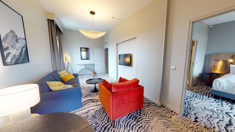 Suite, 1 King Bed, Terrace - Photo 16