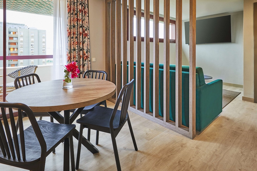 Superior Suite, Terrace thumbnail 5