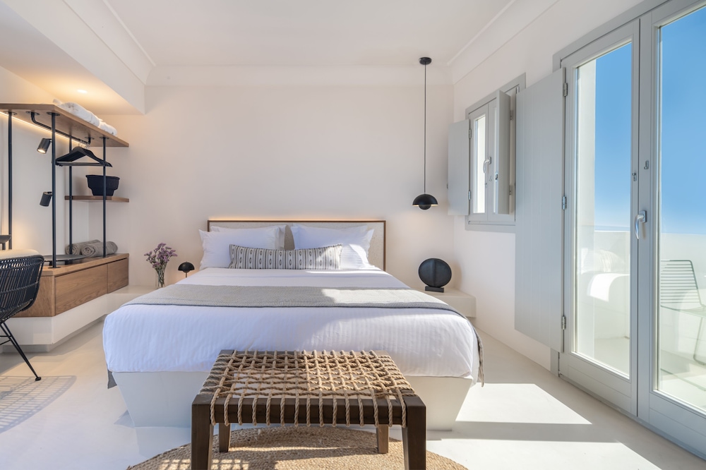Deluxe Suite with Outdoor Jetted Tub & Caldera View