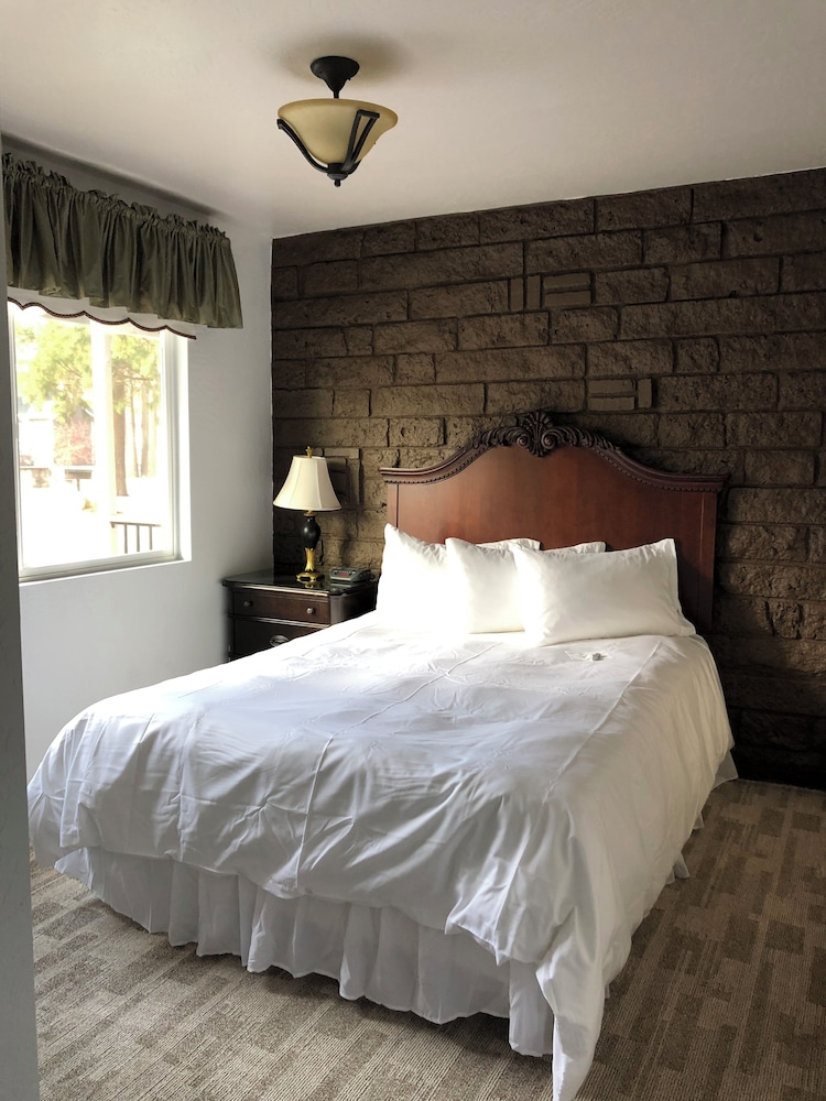 Deluxe Room, Multiple Beds, Lake View photo 1