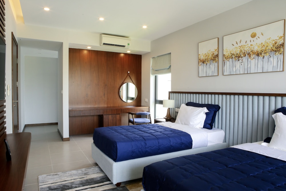 Premier Villa, 3 Bedrooms - Photo 11