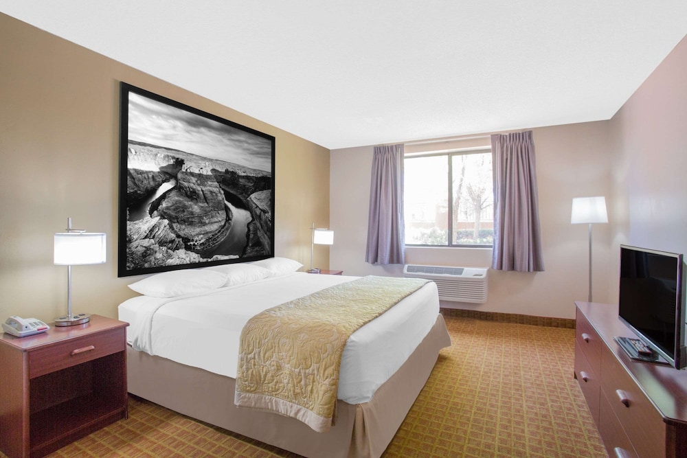 Studio Suite, 1 King Bed, Non Smoking - Photo 1