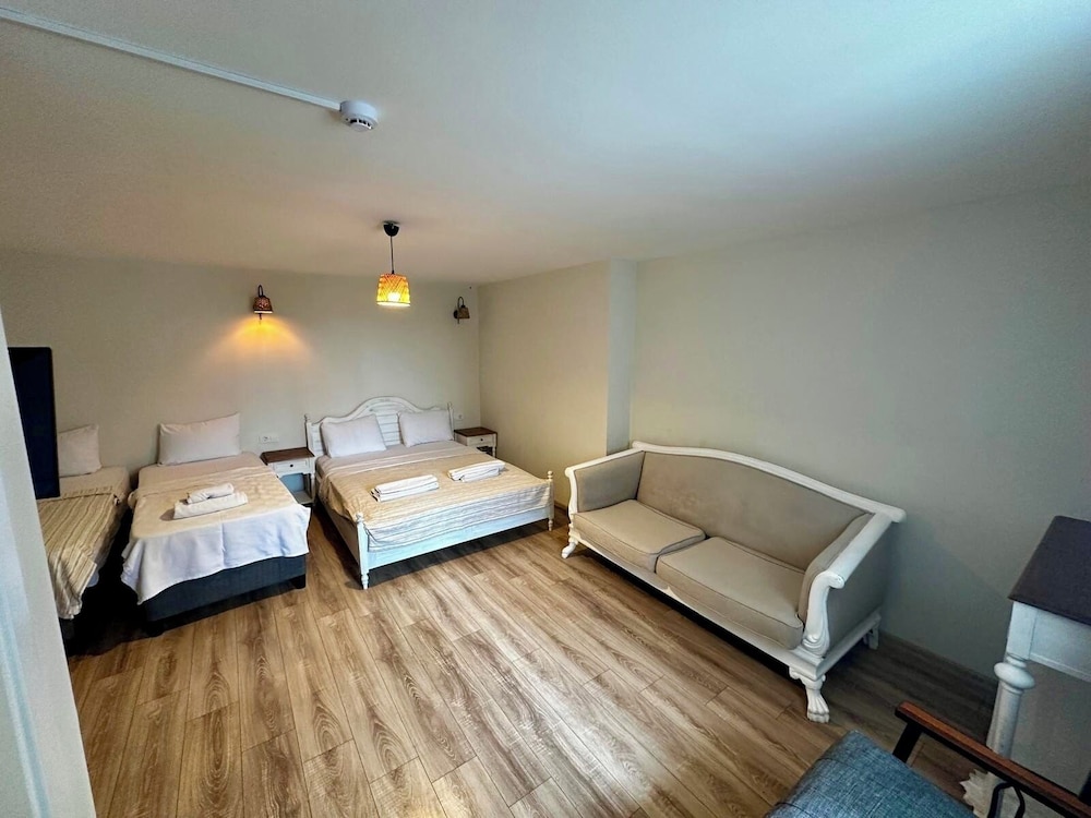 Family Quadruple Room photo 3